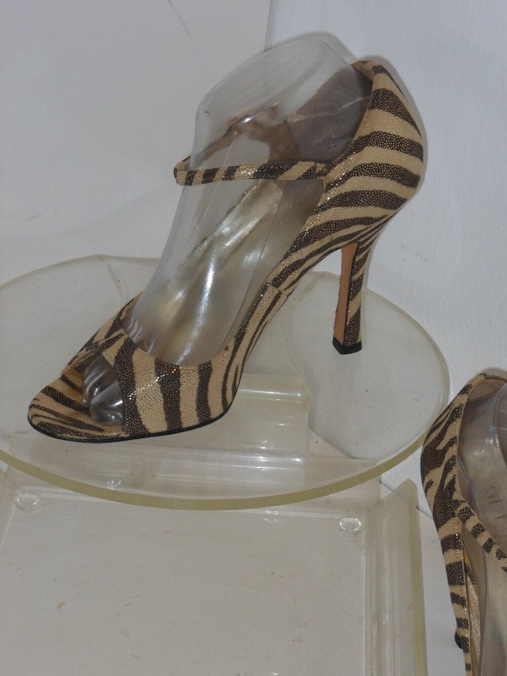 GUESS BEIGE AND BROWN PEEP TOE HIGH HEEL PUMPS SIZE 8 MEDIUM